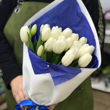 Белые тюльпаны 23 шт. код  60390kosma