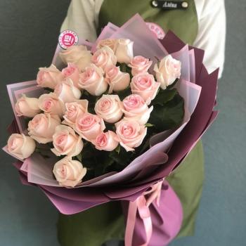 Бело-розовые розы 60 см (Россия) [код  61020kstr]